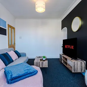 Apartment Beautiful Gem In - Parking & Garden